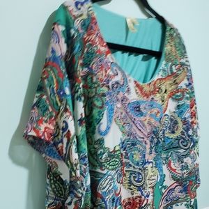 Free flowing top, multi colors. In Great Condition